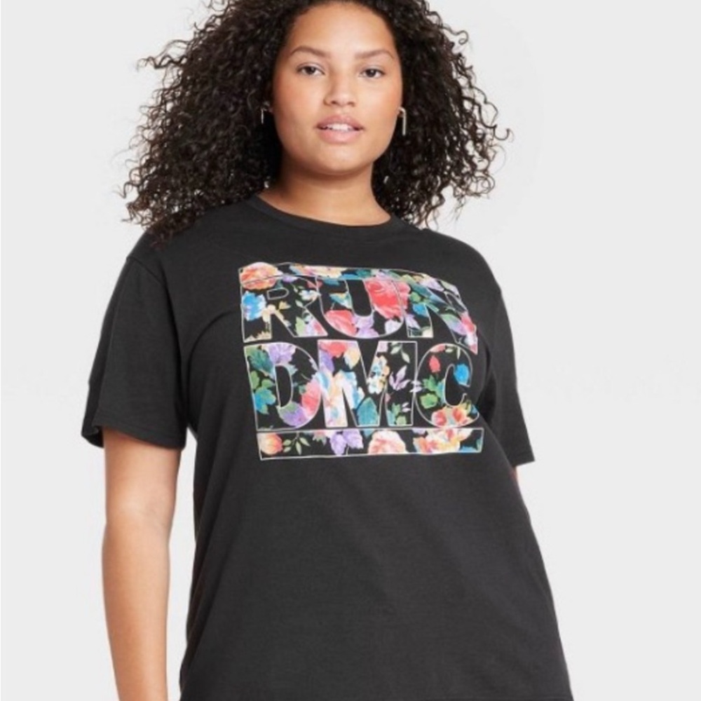 Womens Black Floral Graphic Tee Run DMC Crew Neck Cotton Short Sleeve VTG Size M